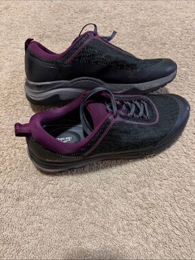 Dansko Women's Black and Purple Casual Sneakers